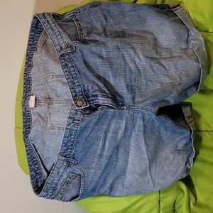 Old Navy low rise waist jean shorts 22